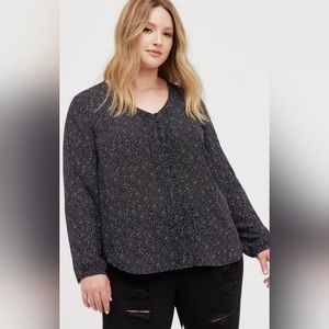 Torrid, NWOT, Georgette Black Dot, Pintuck, Button Front Blouse, Size 4X